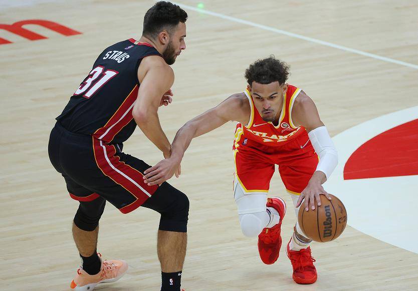 爱游戏官方网站Karsa在老鹰比赛中绝杀,问鼎冠军引发热议!(老鹰 总冠军)